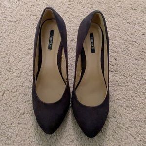 Perfect little black heels